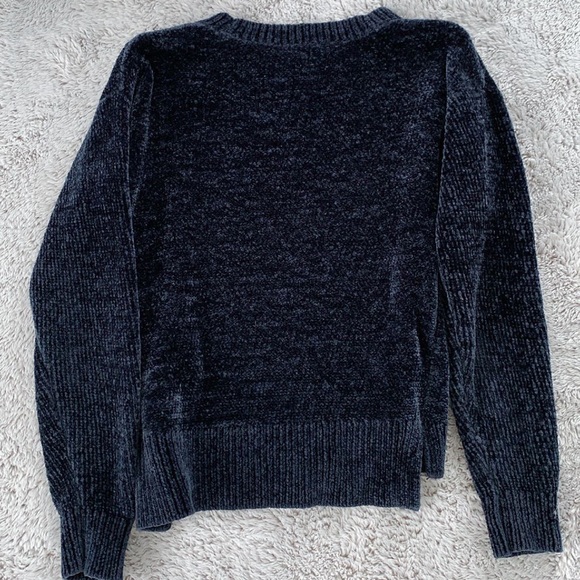 Fuzzy sweater - Picture 2 of 3